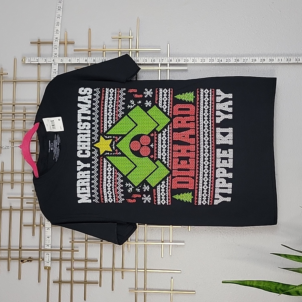 Die Hard Christmas Shirt size Small